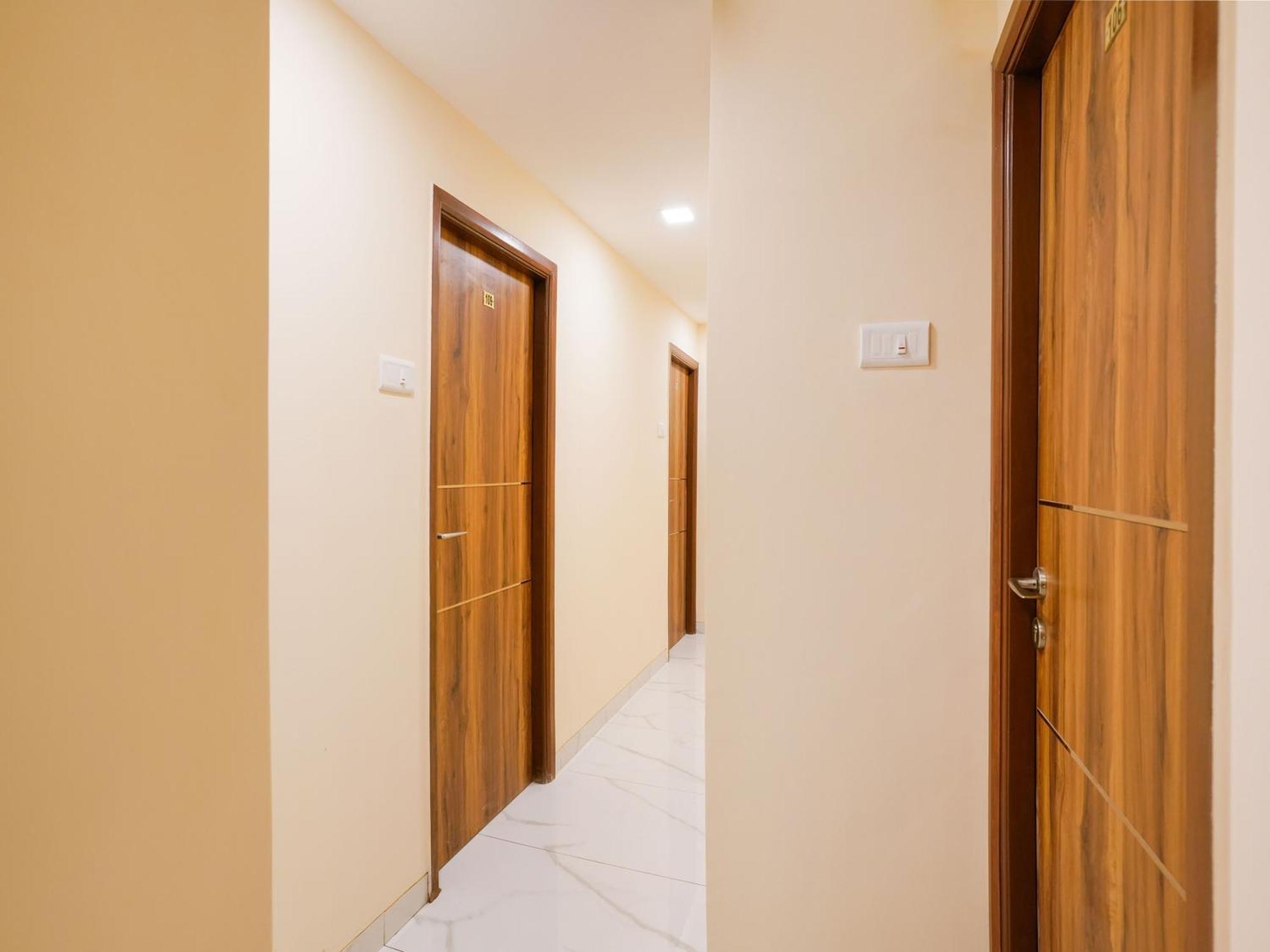 Hotel O King Residency Near Bharat Talkies Мумбаи Экстерьер фото